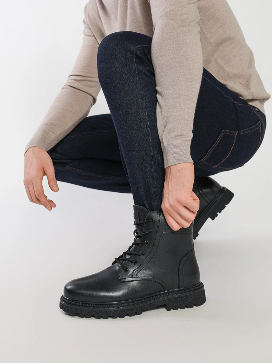 Ботинки-дерби черного цвета со рельефным протектором